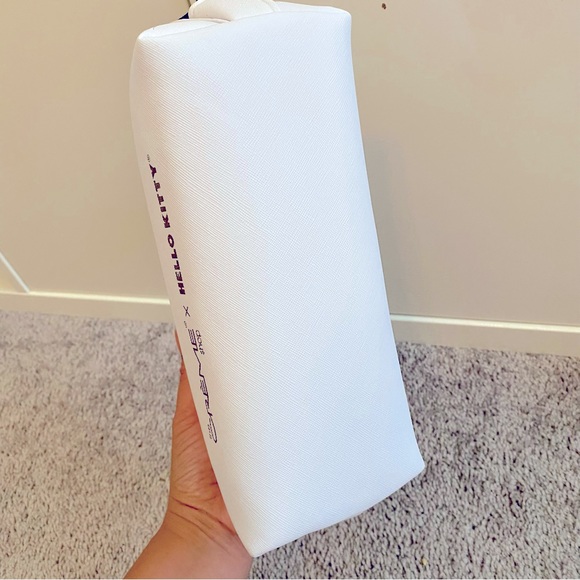 NWT The Crème Shop x Hello Kitty Travel Makeup Pouch - Picture 5 of 6